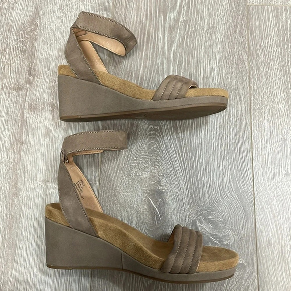 Lucky Brand Kellio Leather Ankle Strap Wedge Sandal Taupe Brown 6.5M - Picture 10 of 16